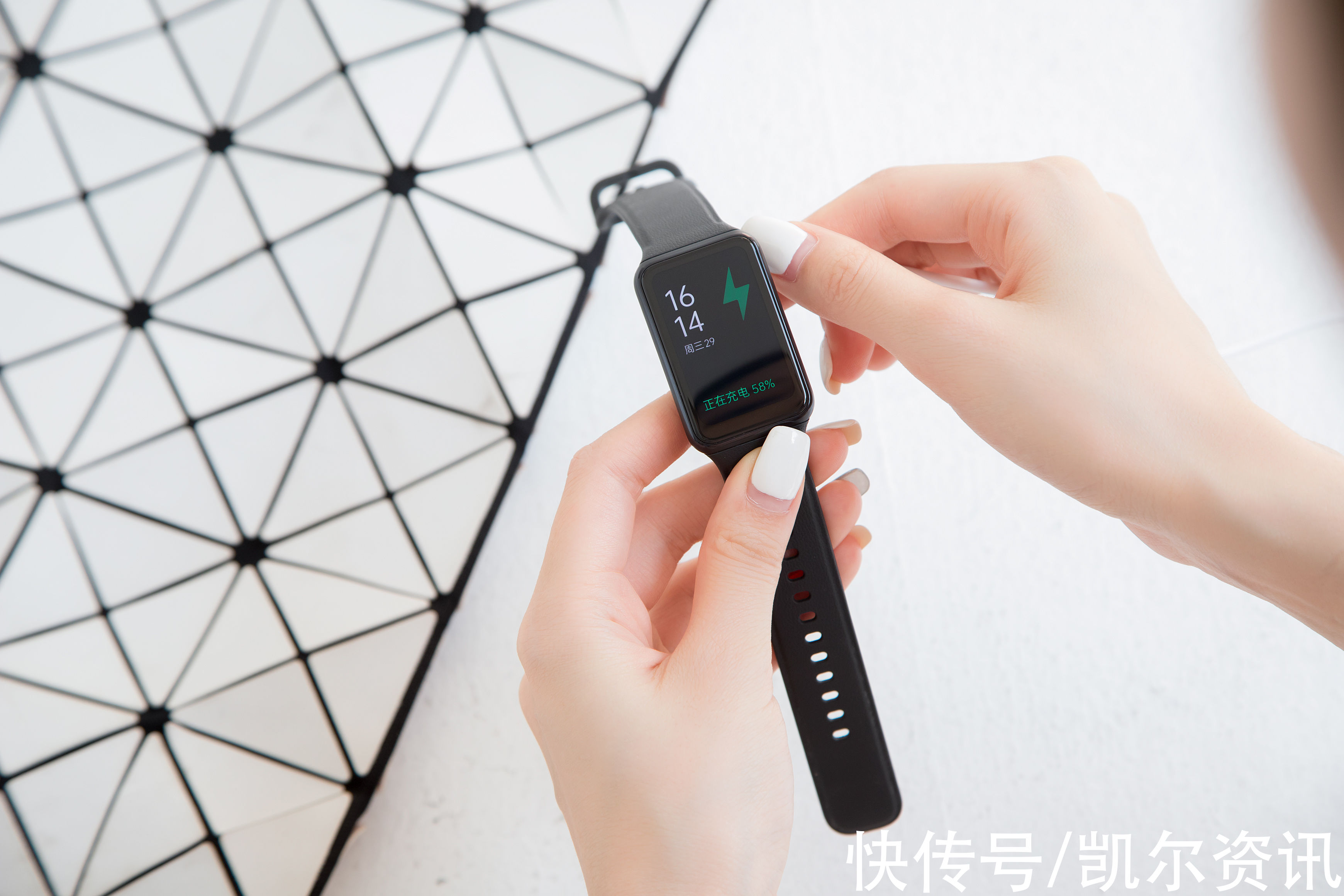 手表|充一次电用半个月！OPPO Watch Free：百元价位最好用的智能手表