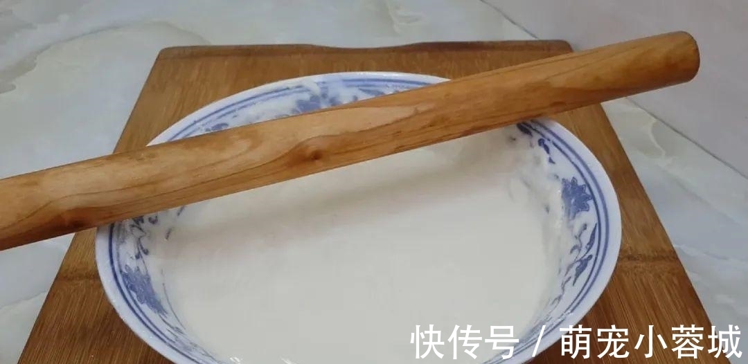 面粉这样做才好吃，加几勺白糖，外皮焦脆又营养，出锅孩子抢着吃