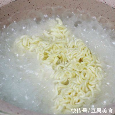 虾仁芝士焗面|#安佳马苏里拉芝士挑战赛#虾仁芝士焗面