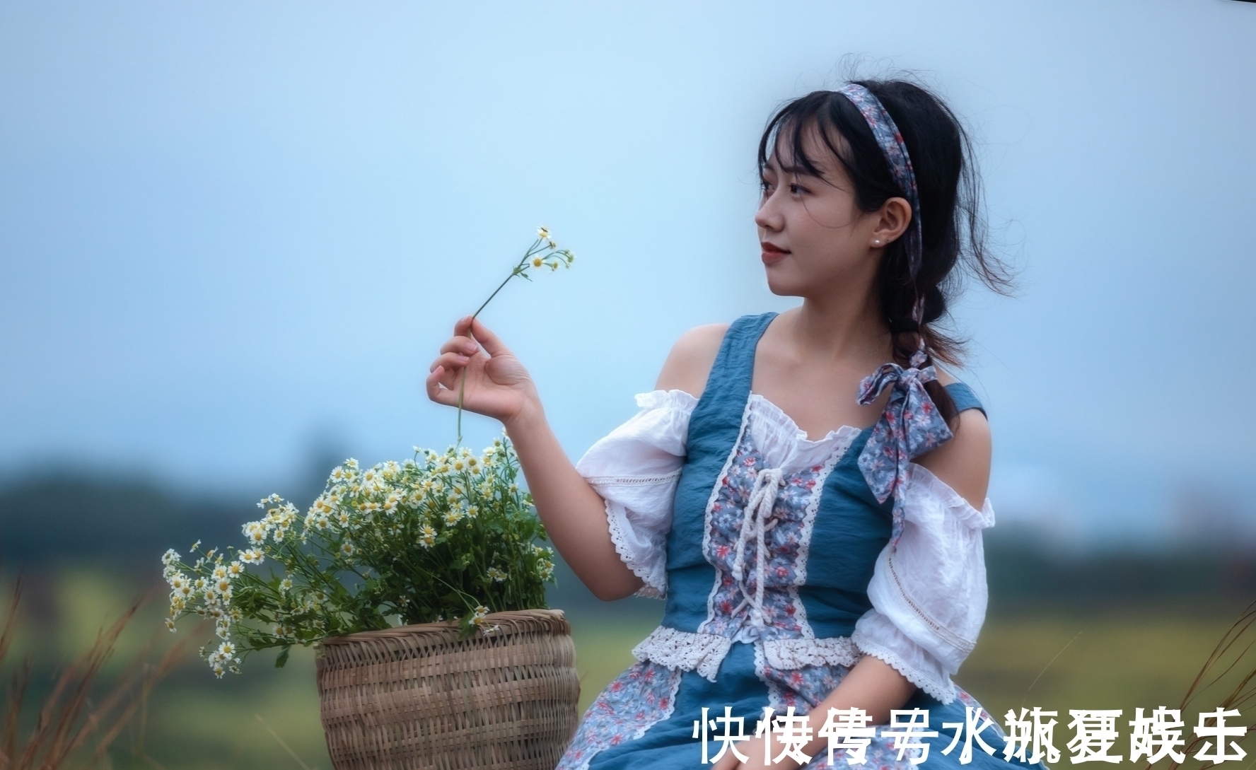 诗囚#七律·九首丨杯斟锦鲤江心月,韵起梧桐叶底秋