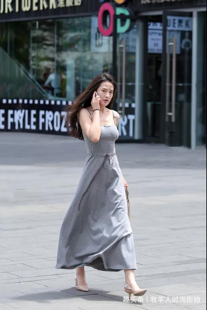 街拍身材妙曼的紧身连衣裙,气质女神一枚!