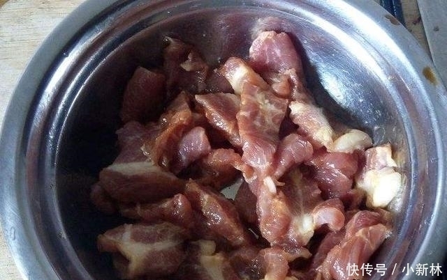 口感|炒猪肉时, 最好不要直接下锅! 多加“这1步”, 肉不柴, 又香又嫩