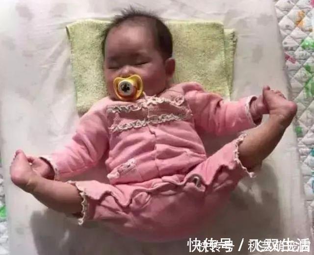 睡姿|宝宝“高难度睡姿”火了,宝妈掀开被子后:这娃已打通任督二脉?