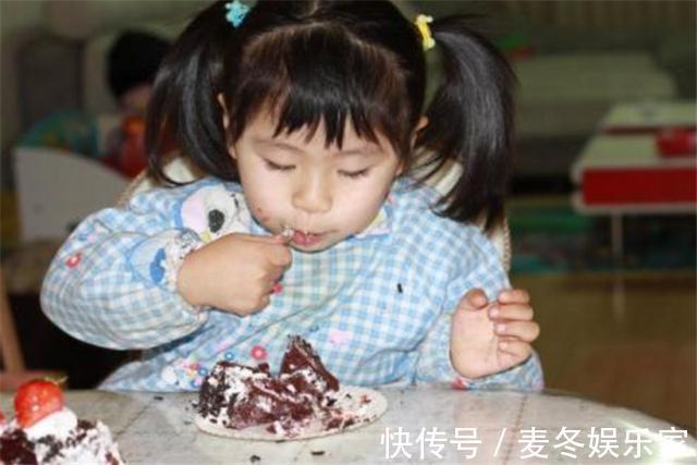 老公|宝爸喂娃一团糟,面对宝妈指责还振振有词,结果被怼得哑口无言