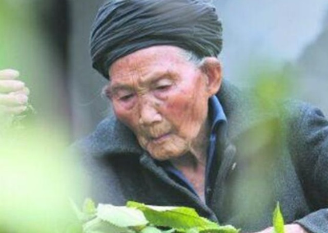 恭喜发财!他因133岁超高龄被授予“中国长寿之王”,长寿秘诀只有四字