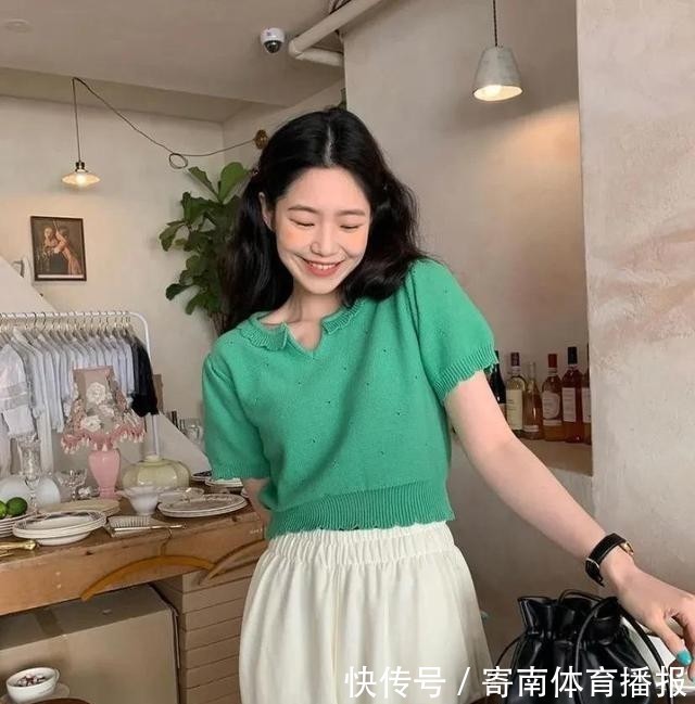 优雅 春天穿“针织衫”怎么搭更好看？学会挑选搭配很关键，优雅又时髦