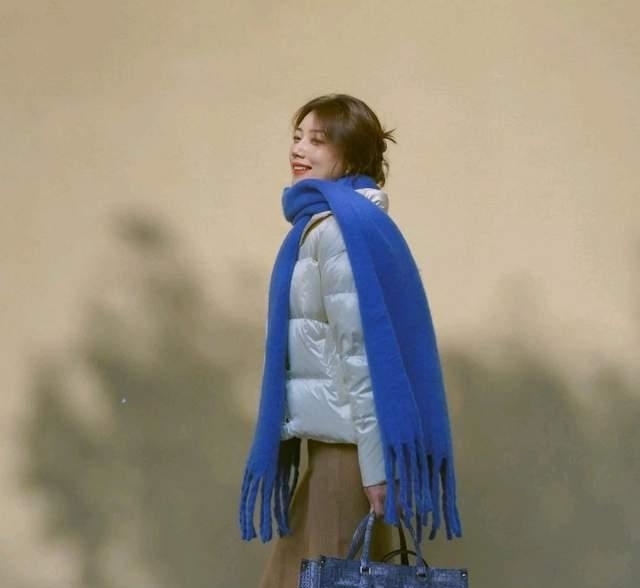 女人 精致的女人不需要扮嫩,身着优雅的裙装穿搭,温柔高级又不显老