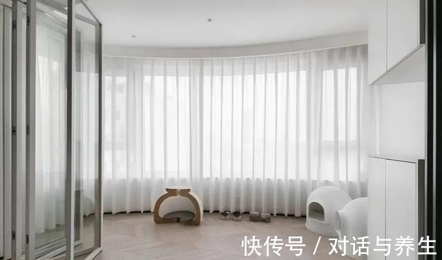 孔雀绿|都市女性的家,98㎡黑白灰中穿插孔雀绿和淡粉色,成熟又少女!