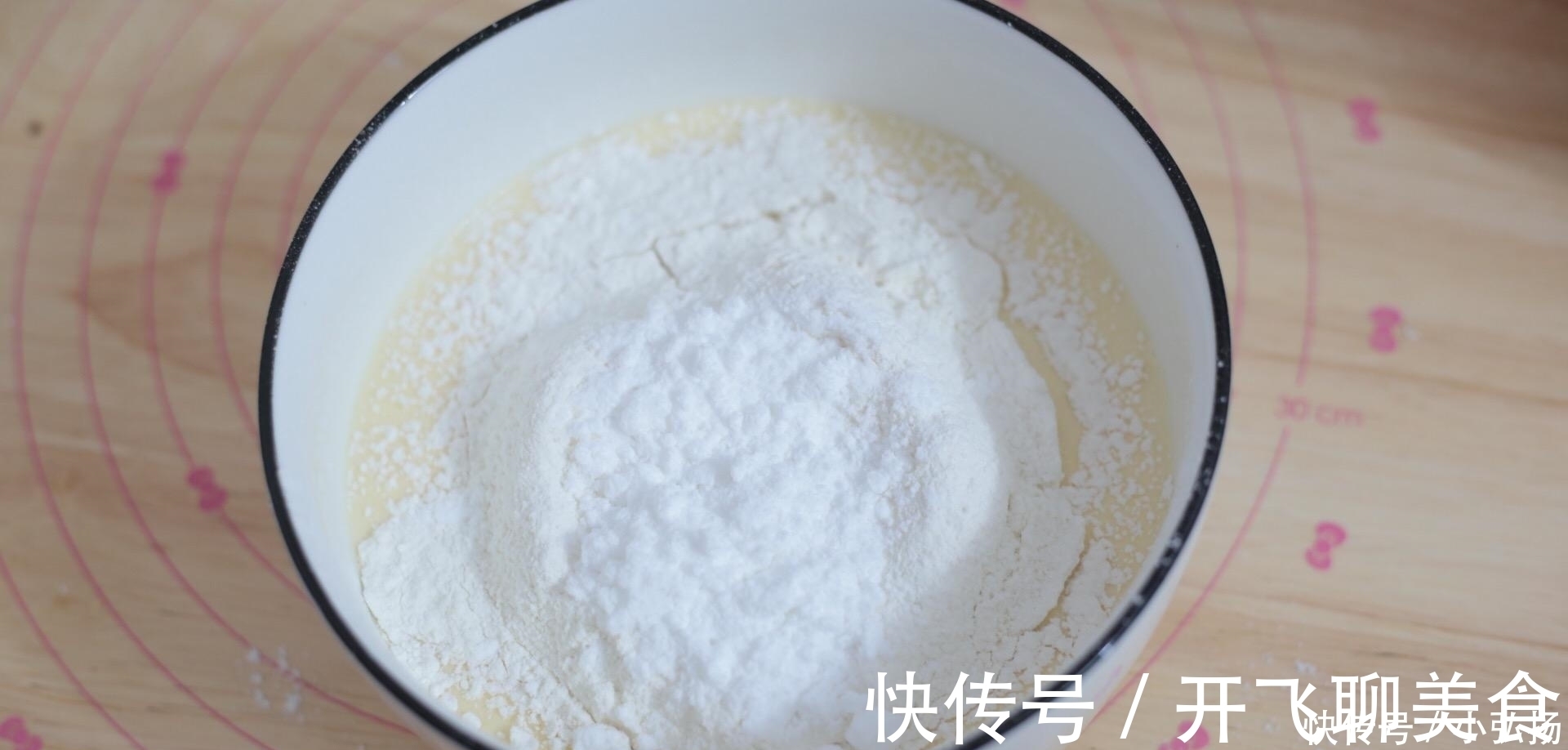 好吃|此蛋糕特简单,不抹面不裱花,一口平底锅就能做,好吃停不了口