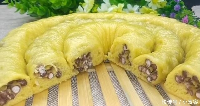 玉米面|玉米面最新做法,简单卷一卷,再上锅蒸一下,做好比面包还好吃!