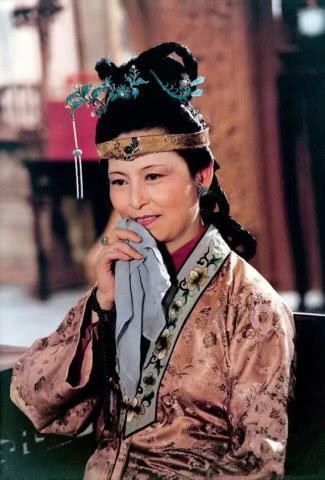 热热闹闹|林黛玉进贾府那天,看似热热闹闹,背后却隐藏着冷冰冰的心机