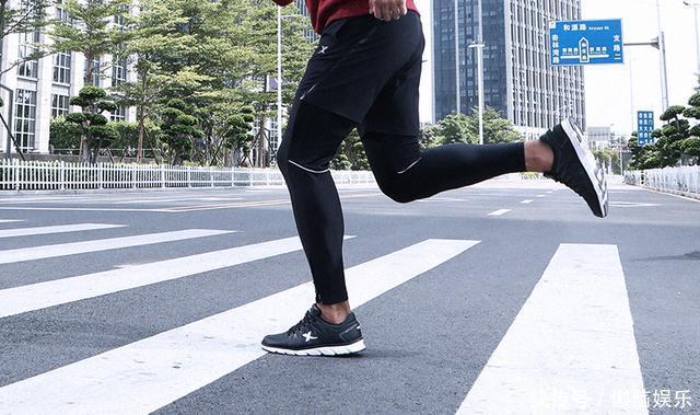 听说：价格昂贵的鞋子会让你跑得更快