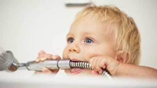 掉队|宝宝出牙期很痛苦,多半是这个环节出现了问题:辅食营养“掉队”