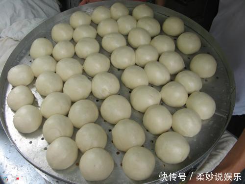 卖馒头的大爷说漏嘴,蒸馒头时加点“它”,蒸出的馒头香甜松软