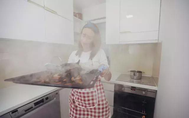 老李|46岁男子,不痛不痒,查出肺癌,手上1个标记,提示已到中晚期