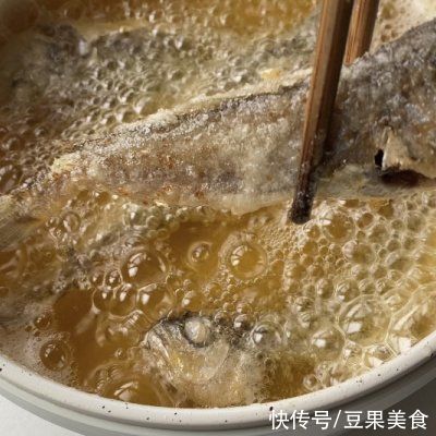 黄鱼|#鲜到鲜得，月满中秋，沉鱼落宴#小黄鱼焖饼子