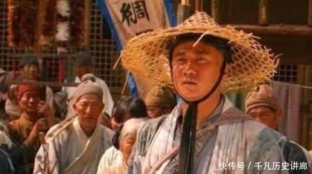 农夫|朱元璋出去私访，跟一农夫聊了几句，为何气的将县令斩首了？