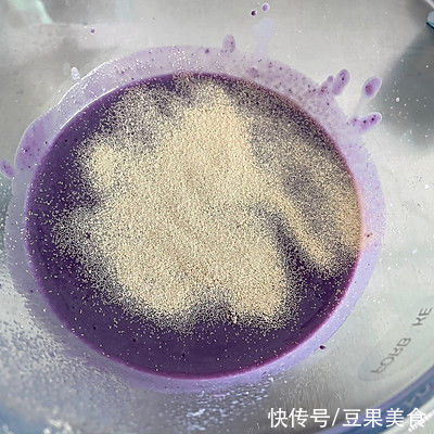 就让这道好吃不上火的紫薯馒头，温暖你这个冬天吧