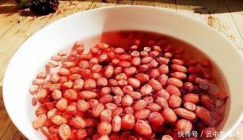 操作|翻炒花生米,再翻一步使花生米酥脆不潮湿,操作方便