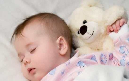 脊椎|从小睡枕头的孩子，和从不睡枕头的娃，长大有啥差异？父母要知晓