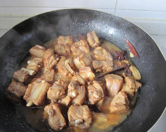 你在糖醋排骨做糖还是醋厨师透露顺序不对,所以味道好就奇怪了