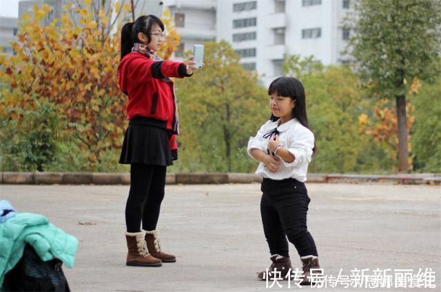 袖珍妈妈|“袖珍”女孩嫁1米9丈夫,生下两个混血儿,如今又怀上第三胎