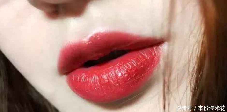 你还在直接涂口红?化妆师教你这样涂,一整天下来都不沾杯掉色