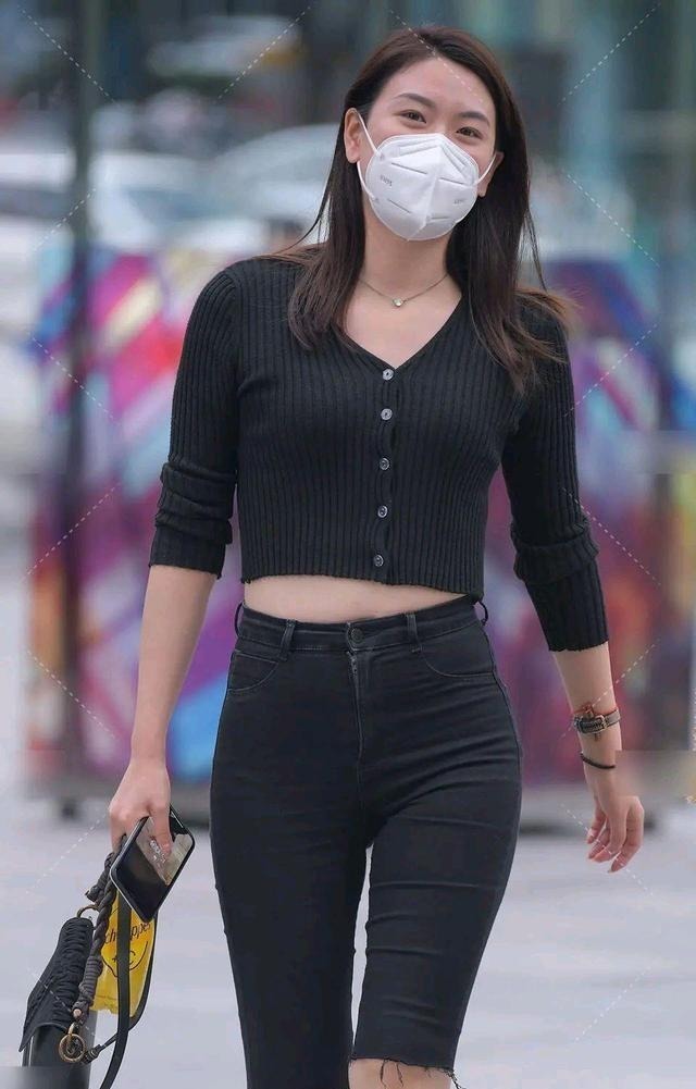 服装 层次感的身材是今年最受欢迎的,所以穿着更有气质和魅力!