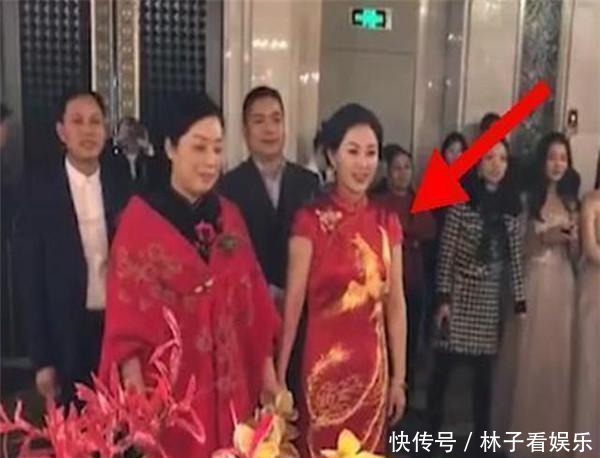 冻龄婆婆婚礼上走红,儿媳全程黑脸,儿子:到底谁结婚?