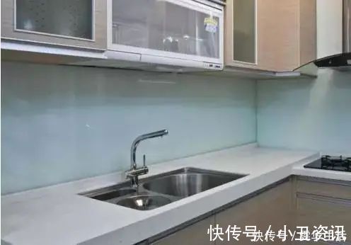 橱柜|买橱柜选不锈钢，还是石英石？这才发现10年前买错了！