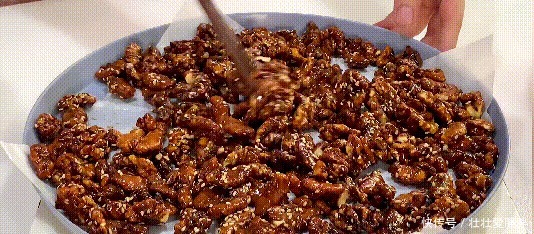别再买坚果零食吃了，自己在家就能做，酥脆香甜，没有一点苦涩味！