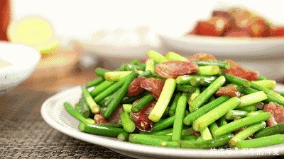 有人|炒蒜苔,有人焯水有人直接炒,不对,教你蒜苔又脆又入味的做法