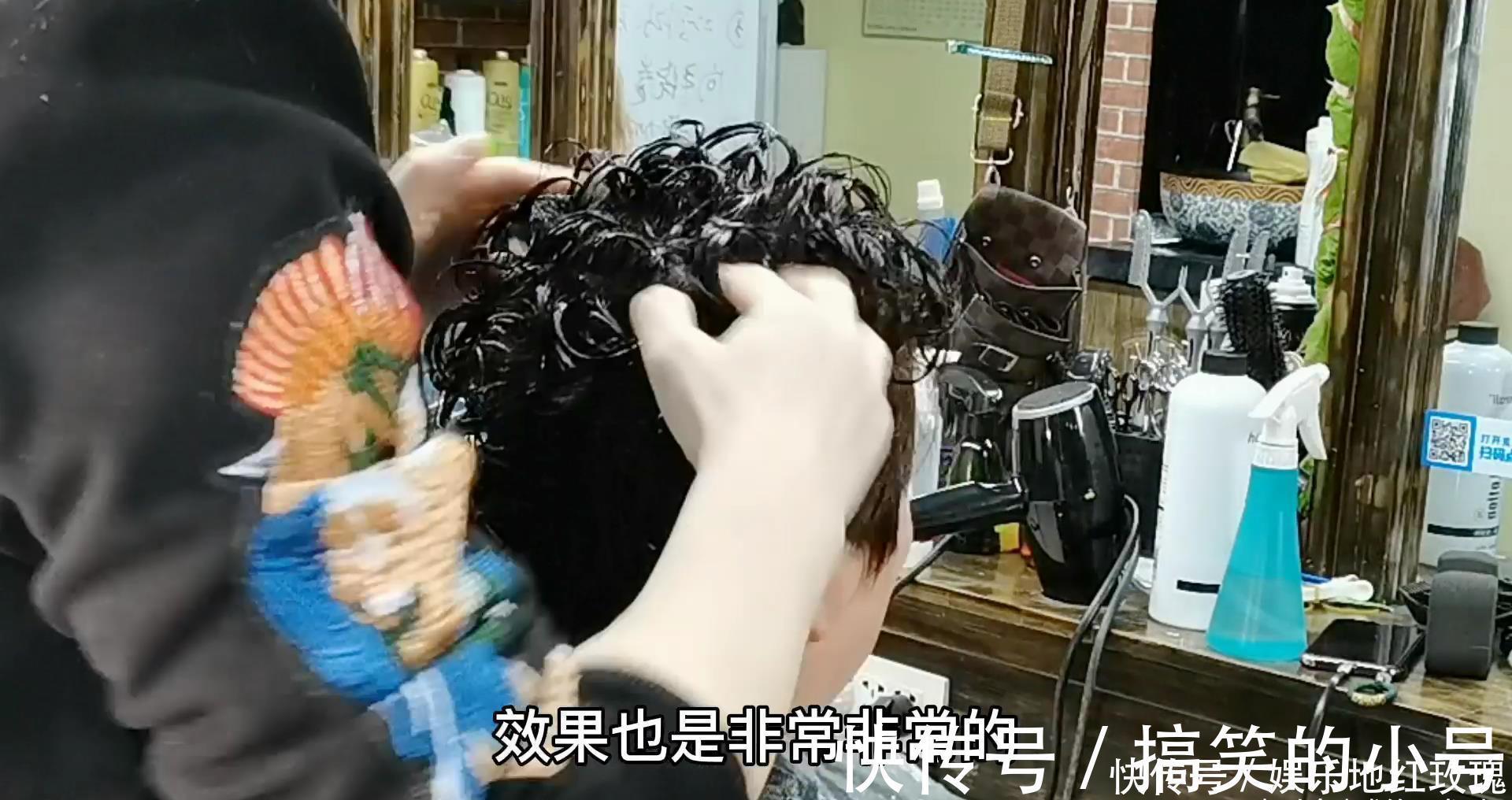 烫发|50岁女人短发这样做,发根蓬松烫+发尾纹理烫,减龄干练又显气质