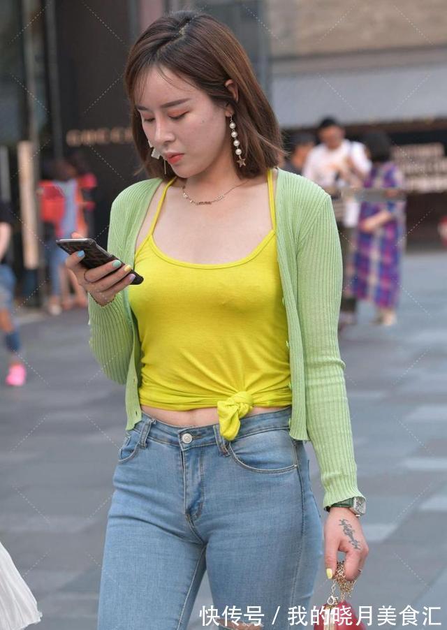 针织开衫 亮黄色背心搭配牛油果绿色开衫,大胆复古,演绎不同的风情