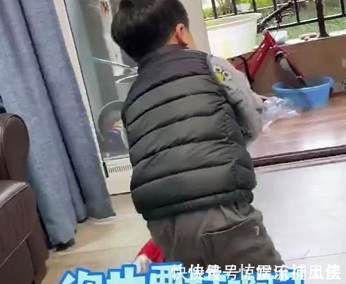 小孩子|孩子看到奥特曼被打会怎么办两个孩子反应截然相反，网友神评论