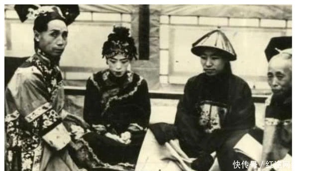 夫妻|晚清旧照：婉容骑自行车，新婚夫妻好害羞，满族格格逛庙会