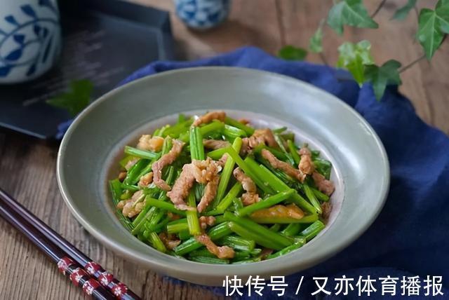 芹菜肉丝|炒肉丝10人9错，难怪发柴嚼不动，教你这3招，肉丝滑嫩不发柴
