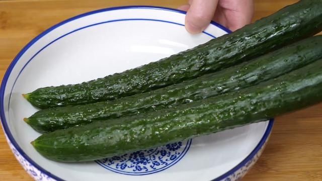 拌黄瓜第一步用盐腌就错了，难怪不好吃，分享饭店不外传详细做法