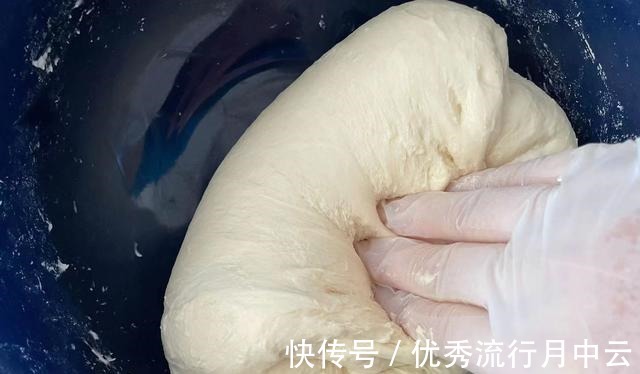 自从学会这个烤饼的做法，早餐更美味了，外皮酥脆，内里多层柔软！