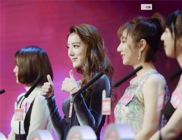 在《非诚勿扰》做情感专家,私下竟和丈夫离婚,网友:太可笑