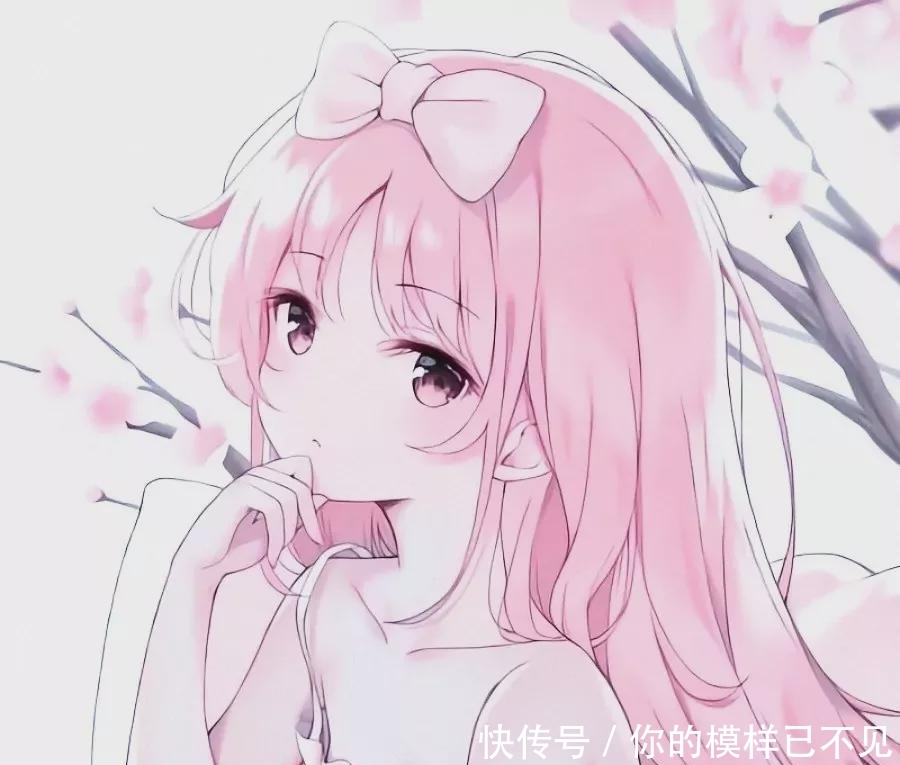 动漫头像：草地上的小羊好幸福，站在自己巨大的食物上