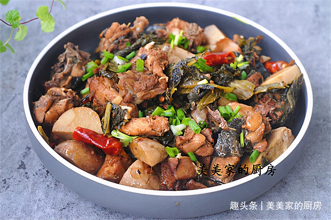 秋天干燥，一道“土匪菜”常上桌，3种食材1锅烧，好吃又养胃！