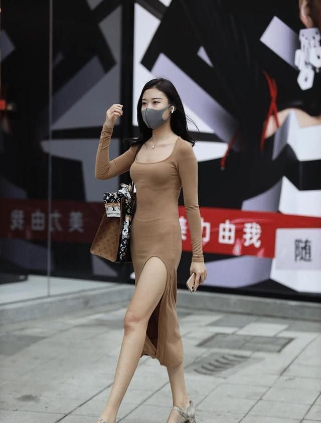 小姐姐一袭高开叉温柔“长裙”, 气质优雅