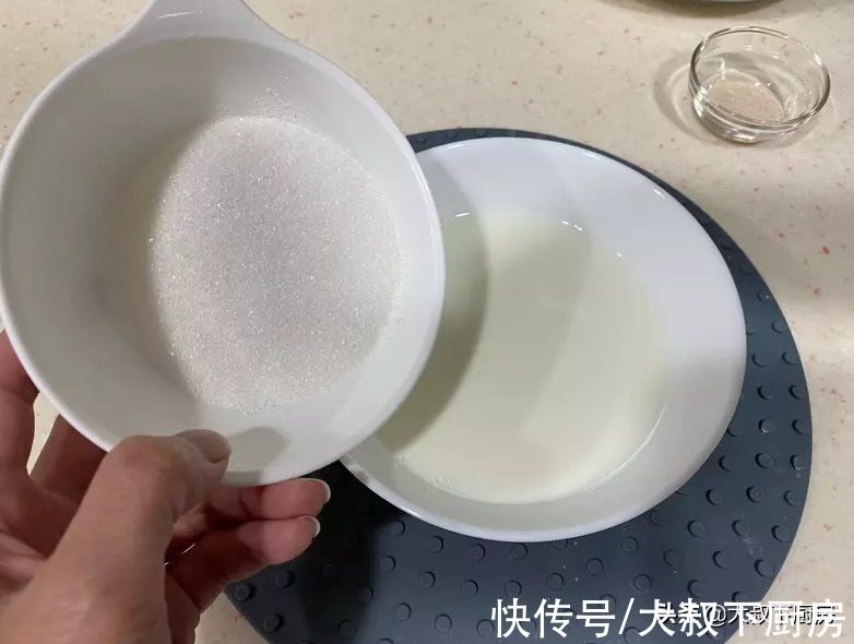面团|幸福百分百！大叔教你鲜奶馒头，口感香甜，跟外面卖的味道不一样