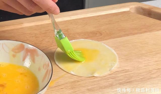 饺子皮|一个红薯，几张饺子皮，这样做香酥可口能拉丝，孩子超爱吃！