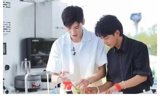 周也|谢谢你龚俊,让我对《中餐厅》还有一丝丝执念