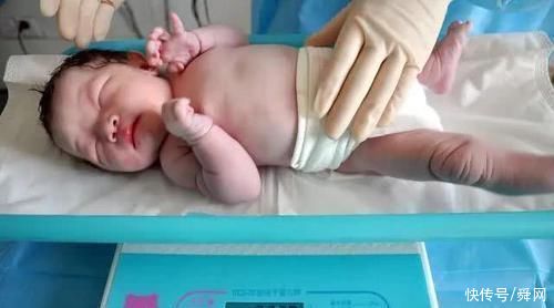 咖啡|为什么宝宝一出世会先被护理抱走10分钟?3个“生孩子冷知识”了解一下