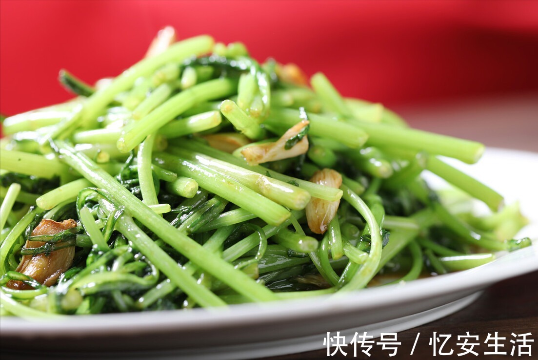 蒜蓉茼蒿|夏天多吃此菜,钙含量比牛奶高,气味清香,清热解暑,营养又好吃