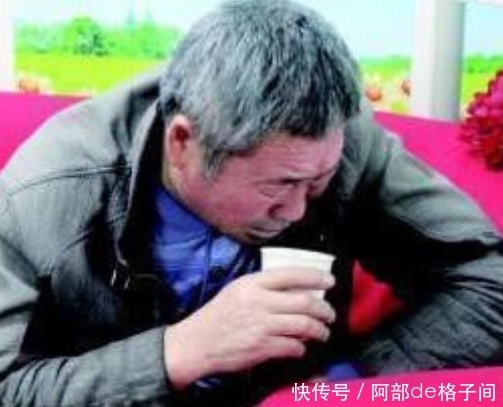 55岁老汉，查出胃癌晚期，医生惋惜：穷人的两个习惯害了他