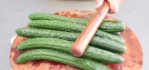 黄瓜最过瘾的吃法,比凉皮和肉还要好吃,天热吃特开胃